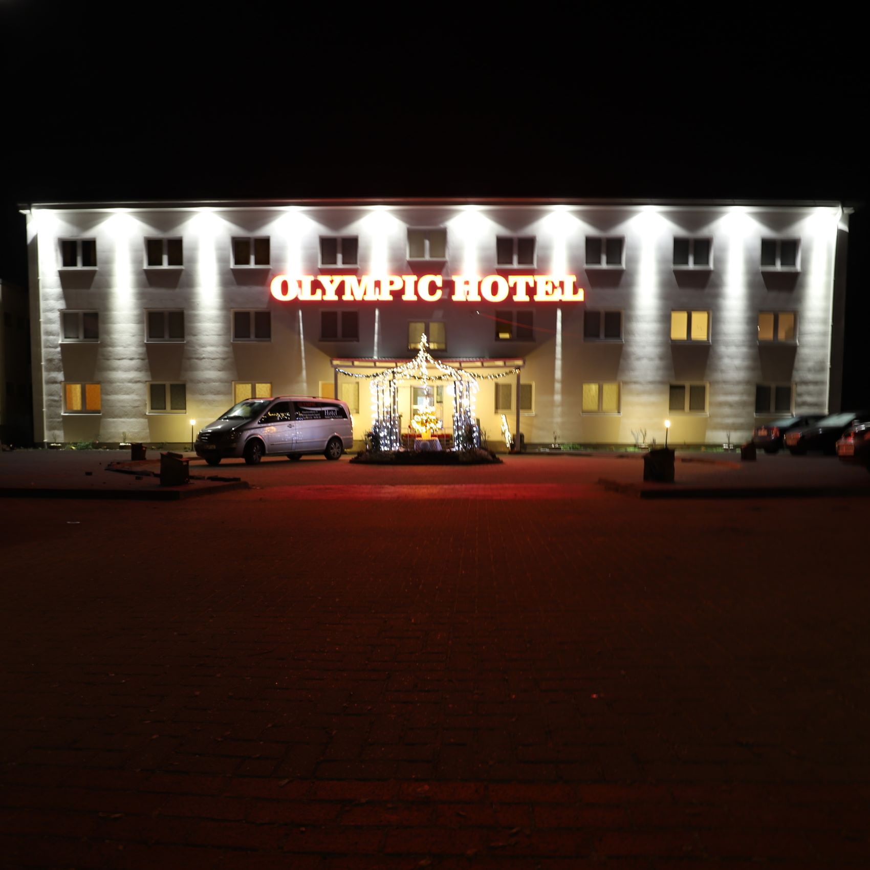olympic-hotel-nacht-q2 Olympic Hotel bei Nacht